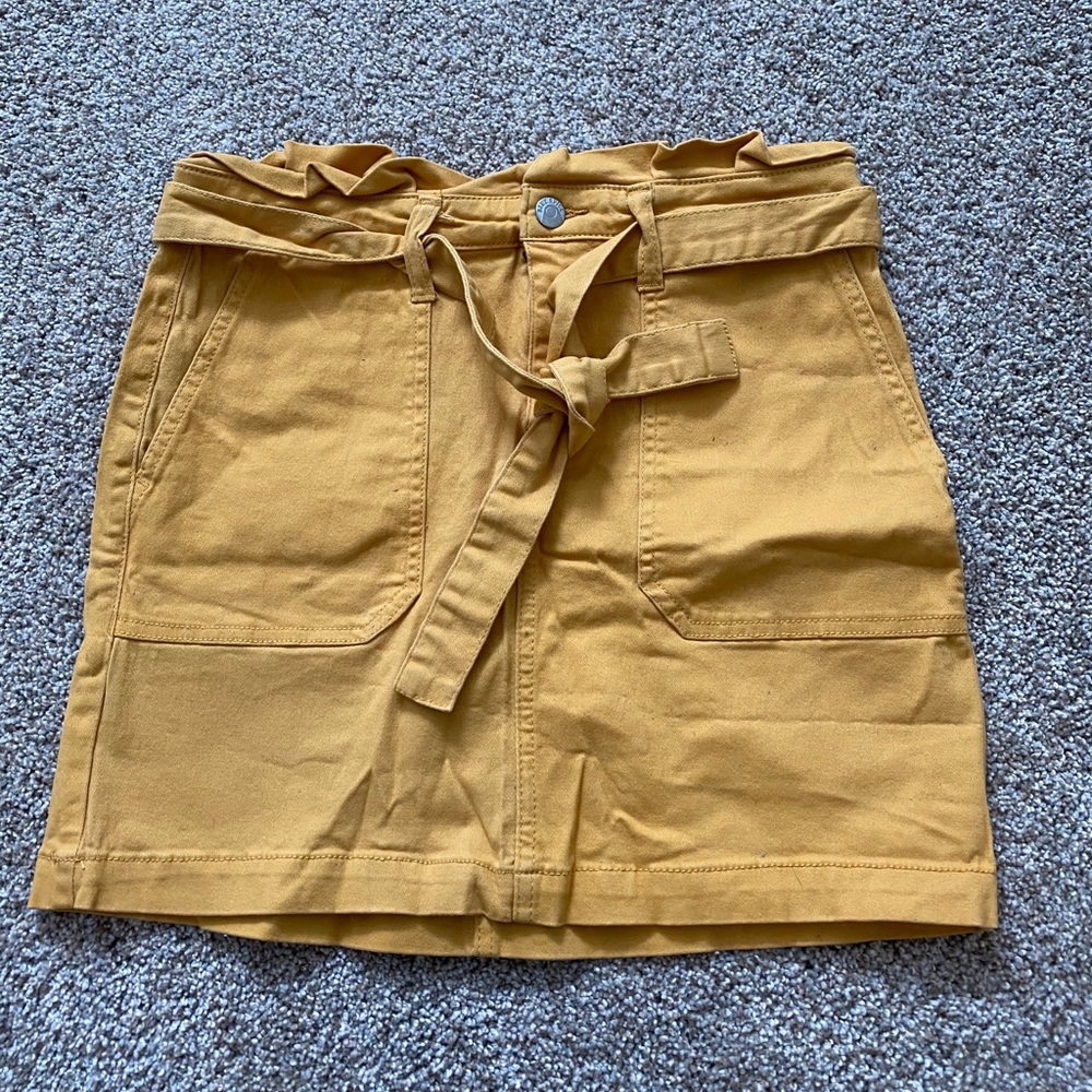 yellow skirt
